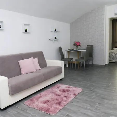 Apartment Nicolai 165 *