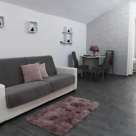 Apartman Nicolai 165 *